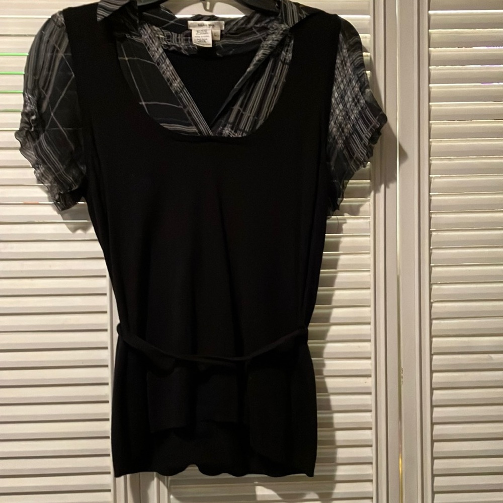 Preloved Sophie Max Short Sleeve Top with collar & sheer sleeve’s. Very pretty
